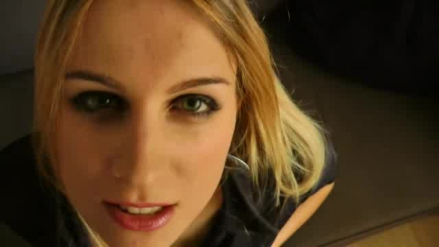 Jessie21 – Nachbarssohn (18) füllt mein Loch