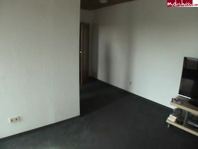 KleineStute19 – Wundgefickt – Dicke Zucchini in mein Loch gerammt