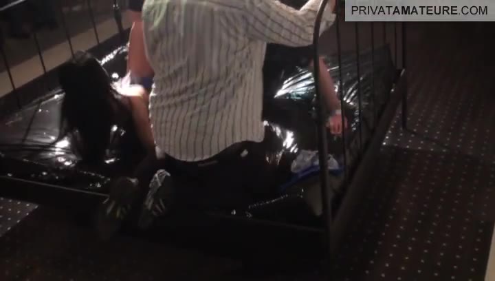 KYRA-BANX – Gangbangparty – Gerade erst 18 und schon so versaut