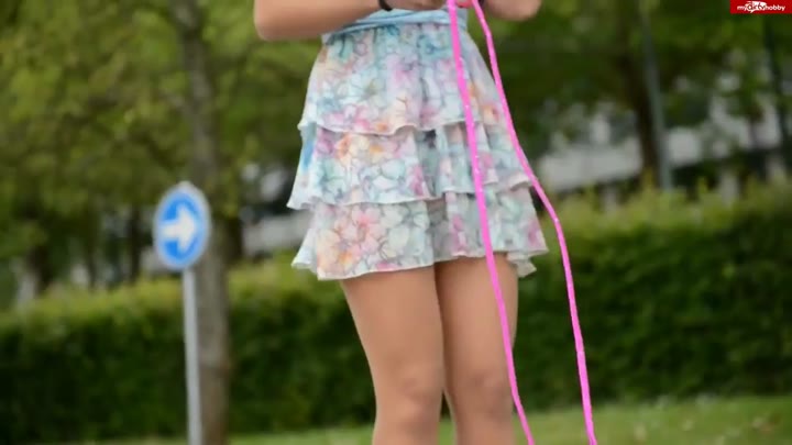 Charlie-POV – Girl 017 Cindy Presst ihre Pussy zusammen