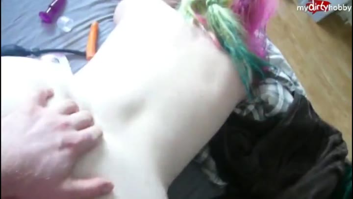 Curvy-Maharani – Plug im Arsch und geiler Pussyfick