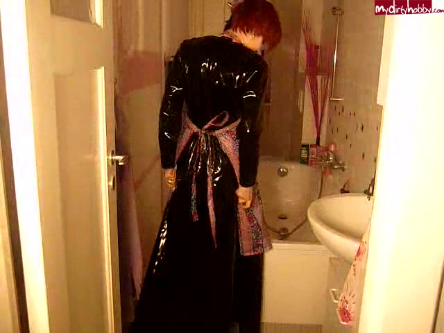 HeavenlyKiss – Latexkleid und bunte Schuerze