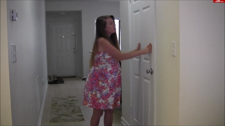 NikkiNevada – Pregnant MILF Nikki Has To Pee But The Bathroom Is Locked