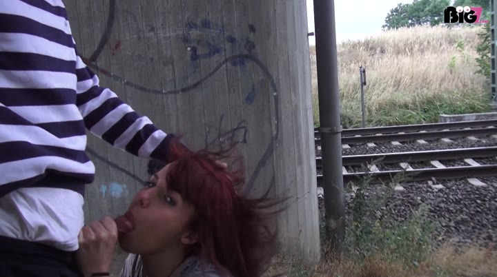 pinadeluxe – Outdoor User Bums an der ICE Strecke