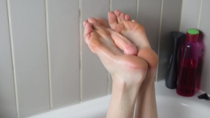 Sexylucy69 – Oily footjob
