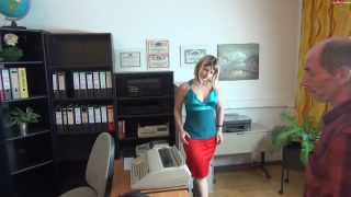 SonjaSexyAC – Chefin fickt Mitarbeiter Teil 1