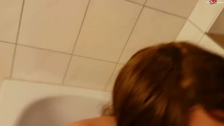 wg-loch – Gesicht wichsen und sauber pissen