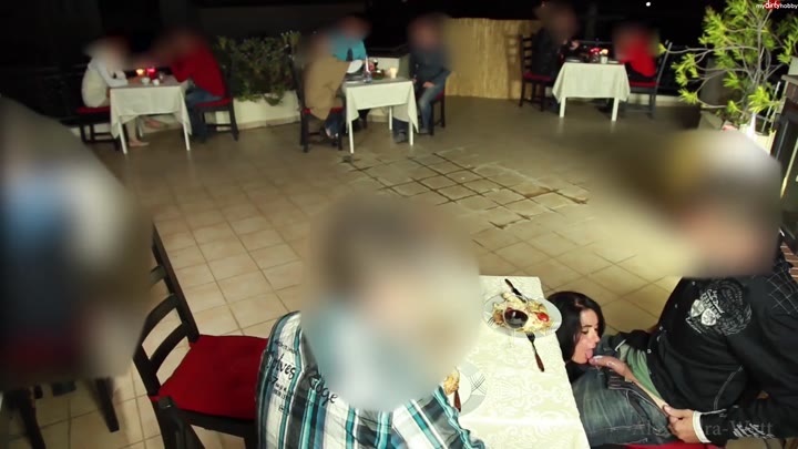 Alexandra-Wett – Public extrem – Geiler 3-er im Restaurant – 5x gespritzt