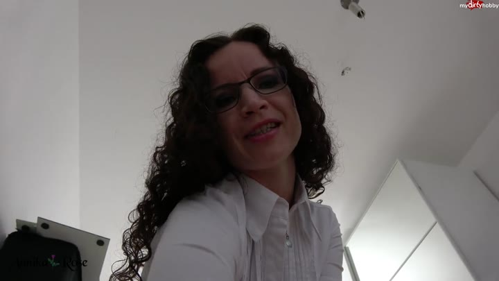 AnnikaRose – Du Sau schnueffelst an meinen Nylons