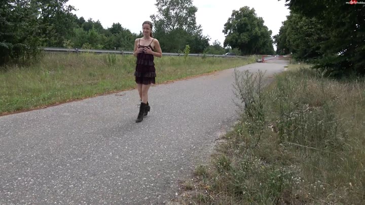 AnnikaRose – Flashing unten rum