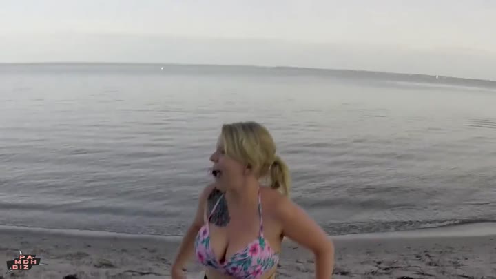 LunaLove- – Analplug am Meer – Erstes mal Outdoor