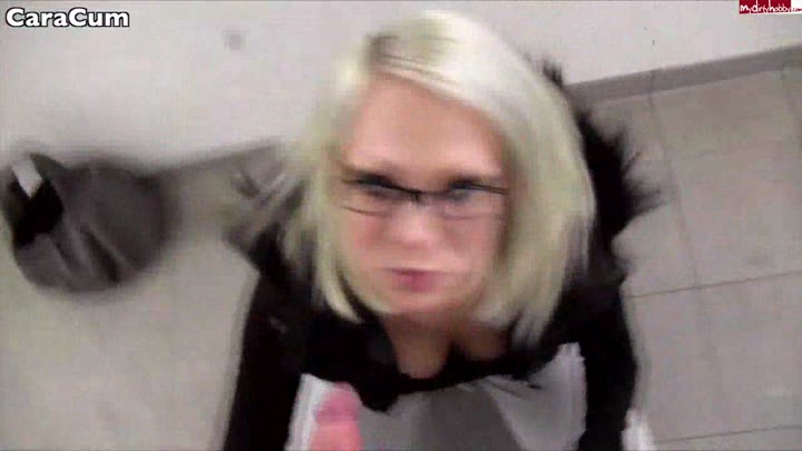 CaraCum – Bahnhofsnutte blaet oeffentlich