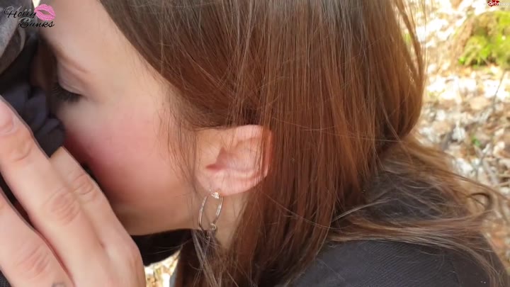 HollyBanks – Im Wald verirrt – Was nun – Lass uns ficken