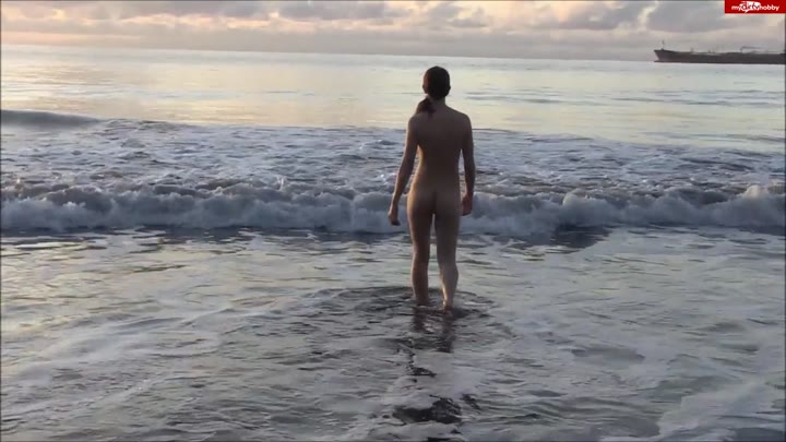 HotMirjam – Das Spiel mit den Wellen