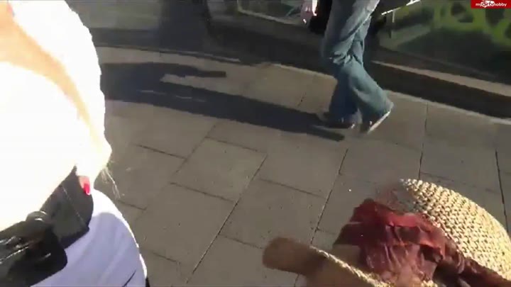 Latina-MILF – Dreister gehts nicht – 100 Prozent Real Public Zuschauer filmt mit