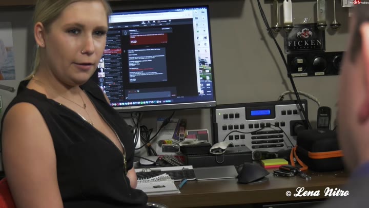 LenaNitro – Versicherungsvertreter weggefickt