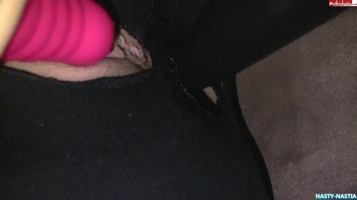 NASTY-NASTIA – Analycra – Mit dem Plug durch die Leggins