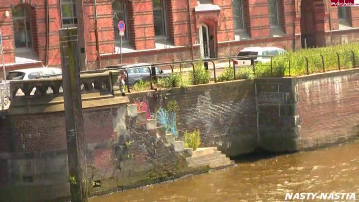 NASTY-NASTIA – Exhibitionistin – In der HH-Speicherstadt