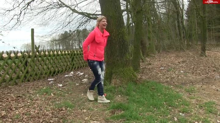 Parkplatzluder19 – 100 Prozent Privat Public angepisst auf Rastplatz