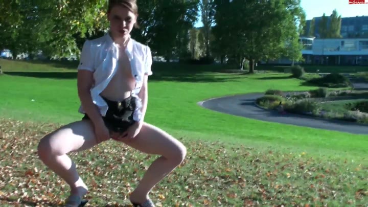 Teen-Lari – Outdoor Pee