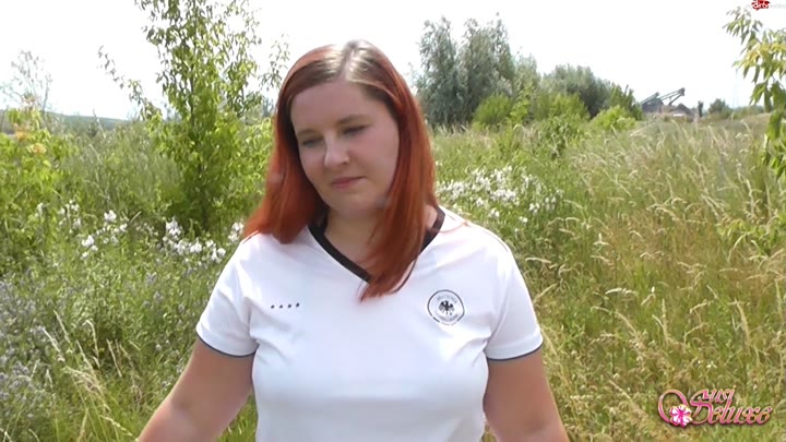 Susi-Deluxe – Wichsen – Fussball Muffel den Schwanz abgemolken