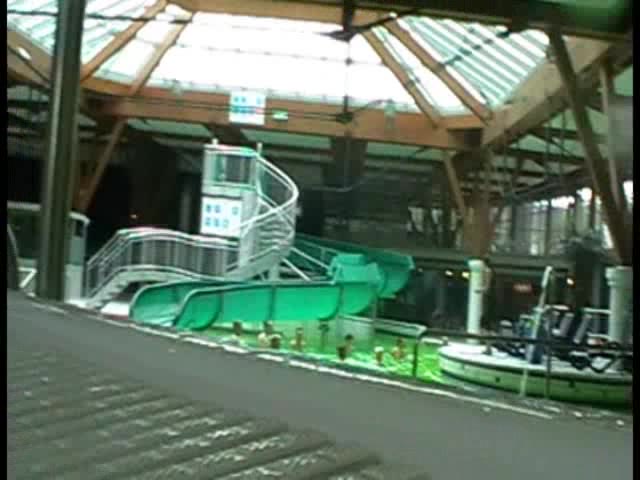 Hot-Schneckchen – Versautes Hallenbad