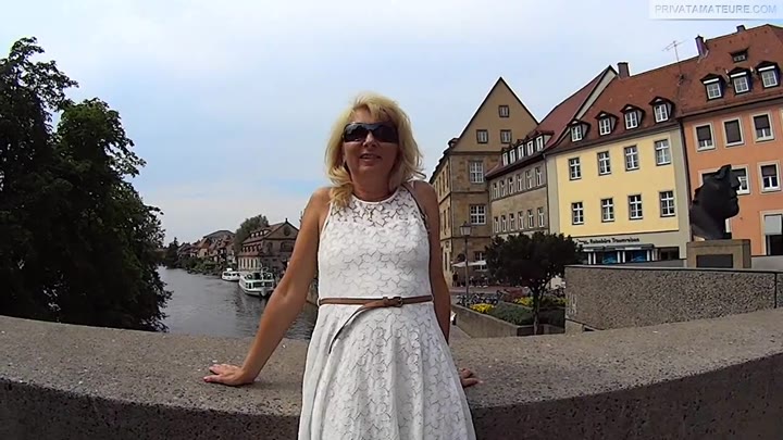 Monisworld – Public-Quickie-Besamt vom Feinsten