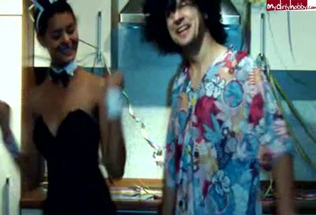 Pussyperle – Vor der Faschingsparty gefickt und besamt