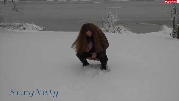 sexynaty – Piss in den Schnee
