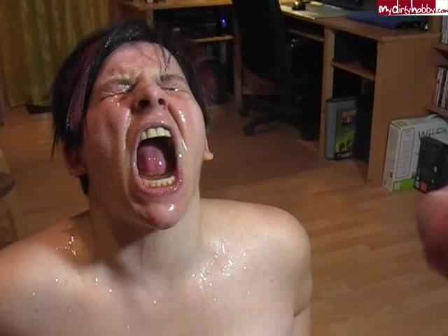 Sweet_Julia – Komm gib mir Deine Pisse