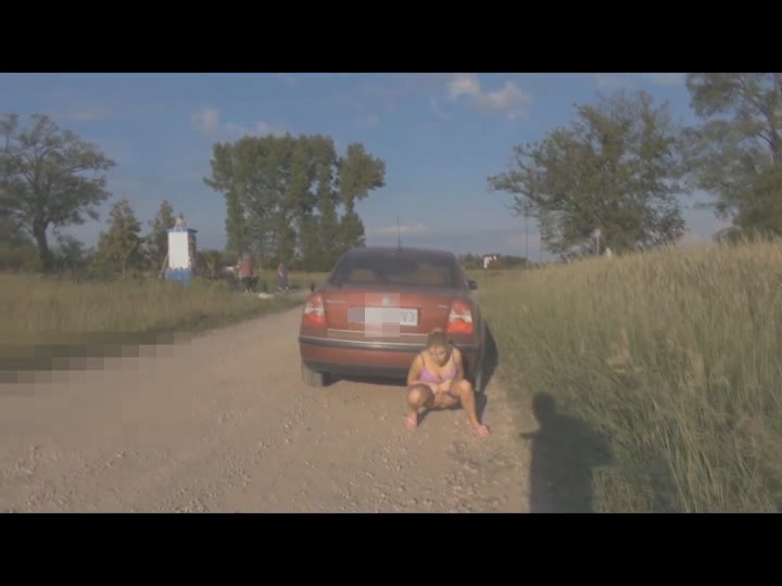 Teeny-Winnie18 – Pissen neben Leuten