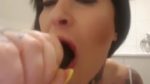 Anna70F – Deepthroat meinen Dildo geblasen