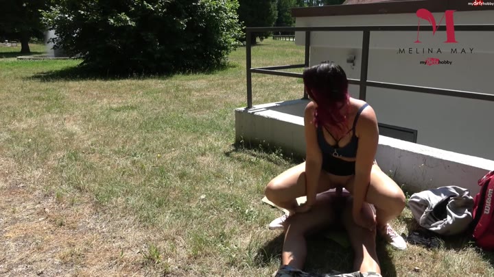 Melina-May – Das war gewagt AO Creampie an der Landstrasse