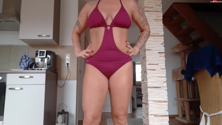 Bina11392 – Badeanzug-Talk Teil 1