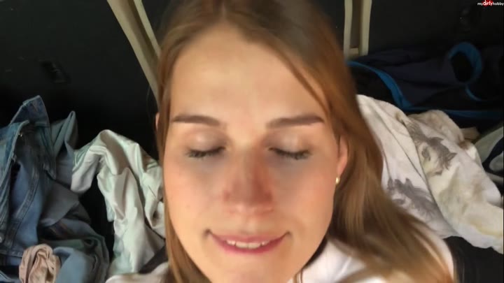 Julialove96 – Amateur Outdoor Car Creampie – Reingespritzt Public