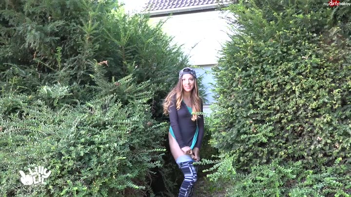 lilly-lil – Secret Garden – Beim Dildo Fick erwischt