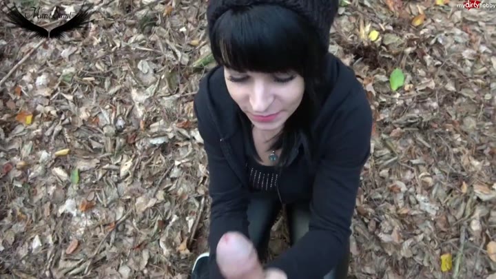 Marie-Saint – Arsch Besamung geiler Wetlook im Wald Pilze suchen mal anders