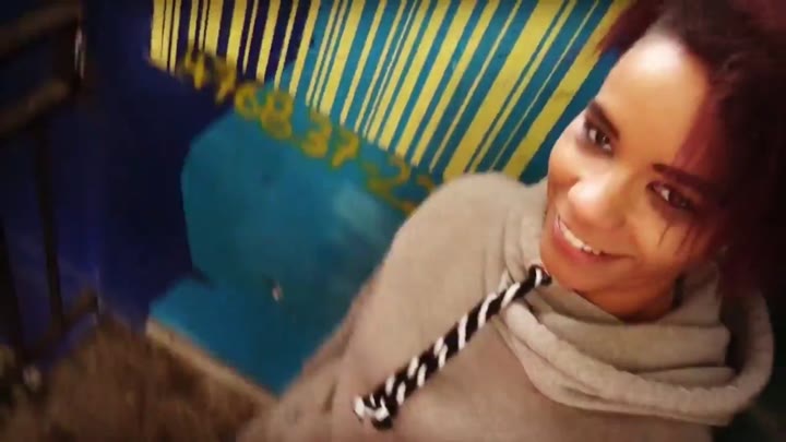 LaraLuana – Vom Tour-Guide zur Parklatz-Schlampe