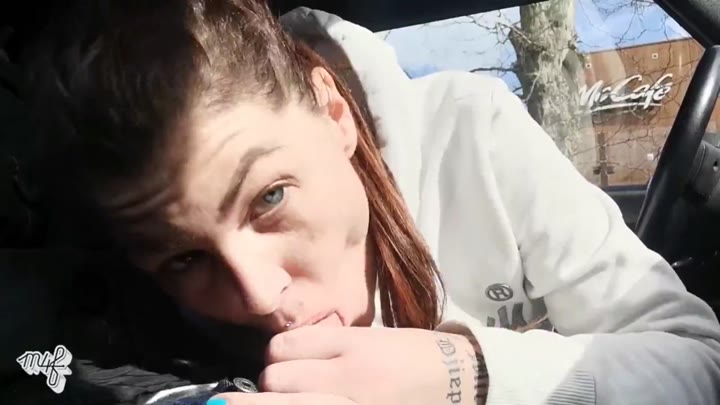 merry4fun – Public Blowjob im McDrive Kiel