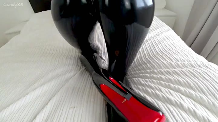 CandyXS – Schwanzsucht nach 4 Wochen Sexentzug