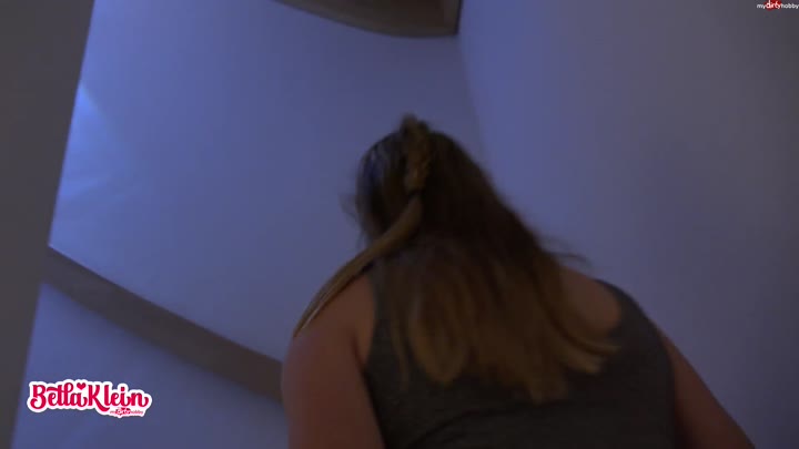 Bella-Klein – Hungrige Bitch – Moechte dein Sperma