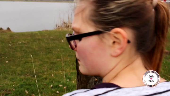 Bella-Klein – Public Durchgehaemmert im Freibad und Spermawalk