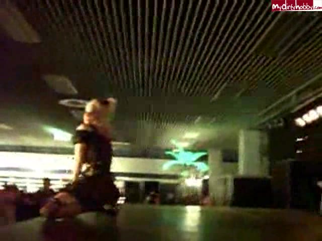 BiggiBardot – Stripauftritt auf einer Erotikmesse FSK18
