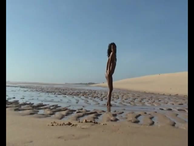 brasileira – Getting fucked at the beach