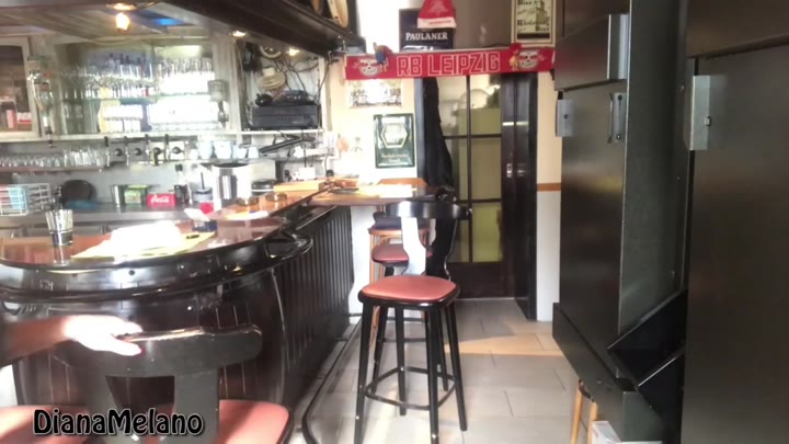 DianaMelano – Beine breit Fick bereit – Wichsen oder Arbeiten