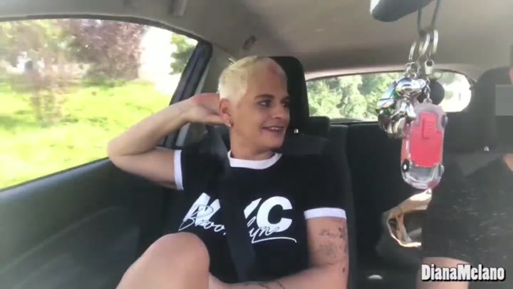 DianaMelano – Spontaner Public Fick mit reichlich Sperma – Parkplatzsex