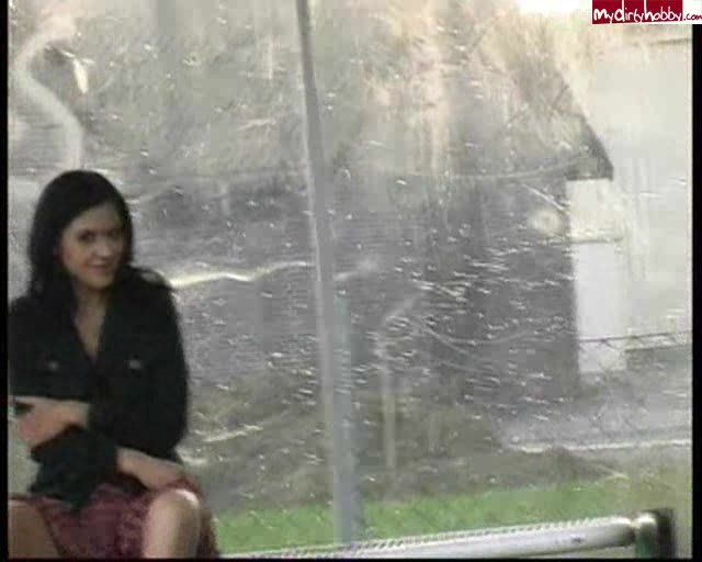 Jessika – An der Haltestelle