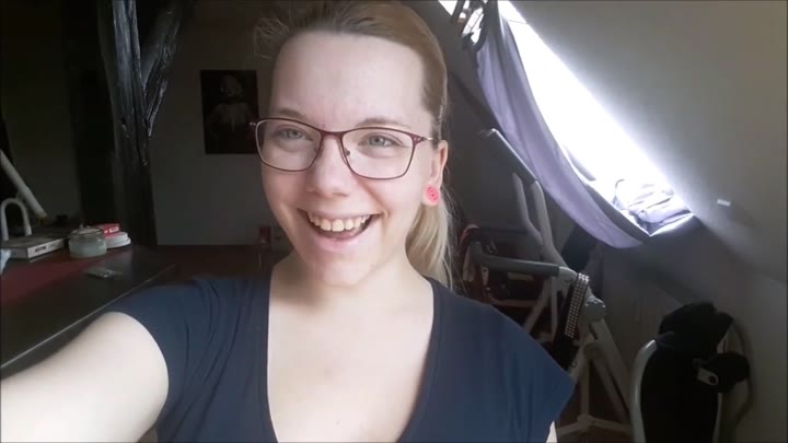 JuleStern – Natursekt auf der oeffentlichen Toillette