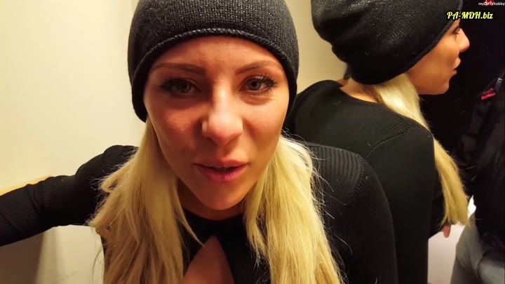 LilliVanilli – Schwanzgeil auf dem Weihnachtsmarkt – Einkaufscenter