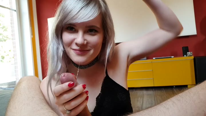 LovlyLuna – Mein erster blowjob schlucken oder spucken